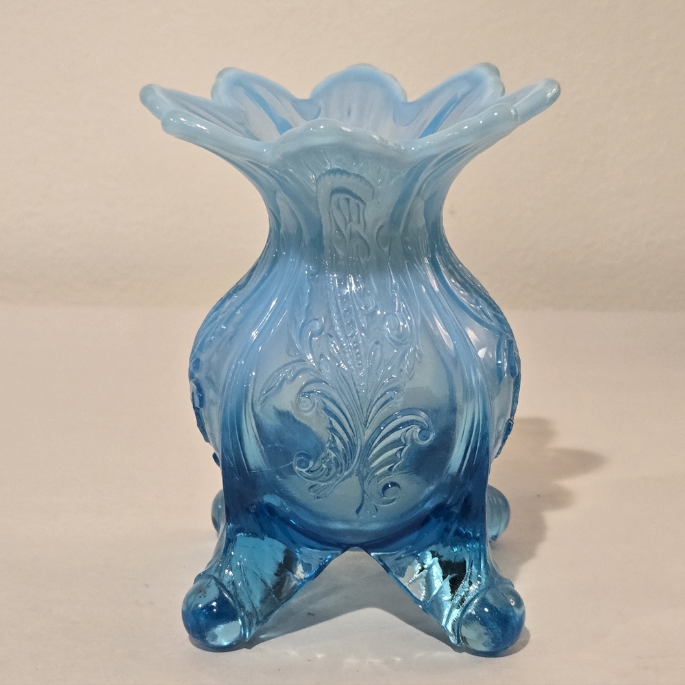 VTG 40s Northwood Dugan Blue White Opalescent Scroll Acanthus Leaf Footed Vase